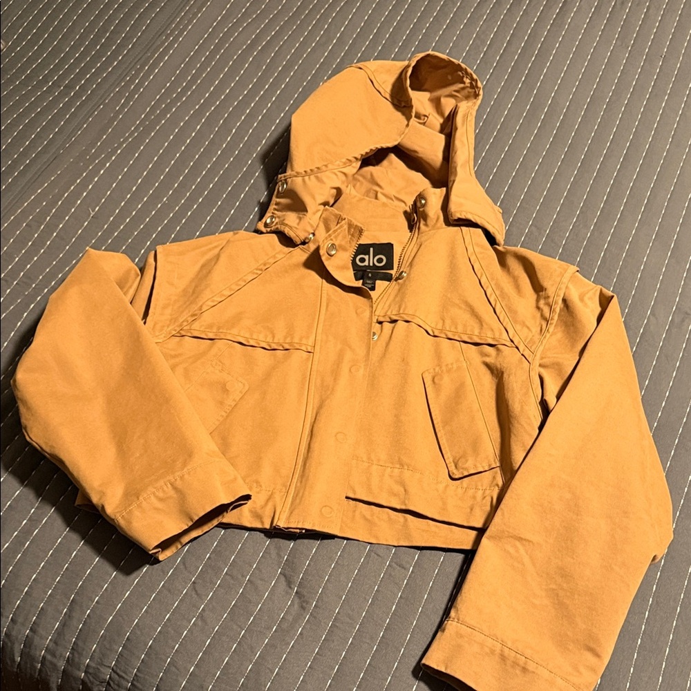 ALO Yoga Cropped Hooded Jacket